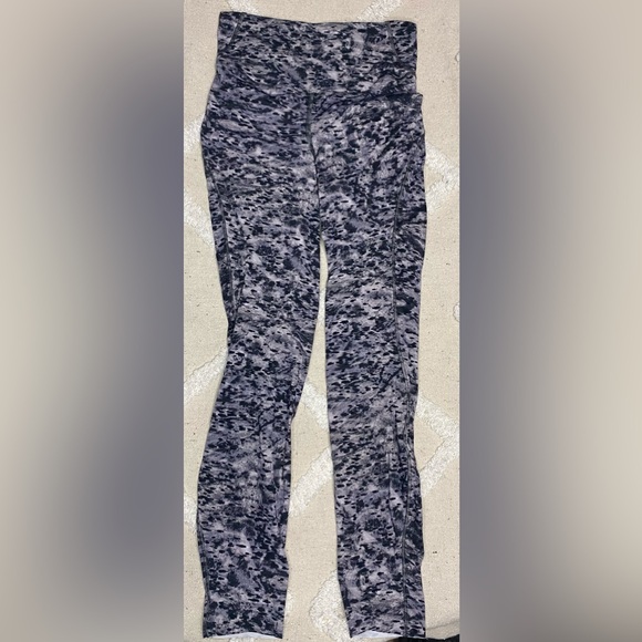 Lululemon - Base Pace High-Rise Tight - Picture 2 of 6